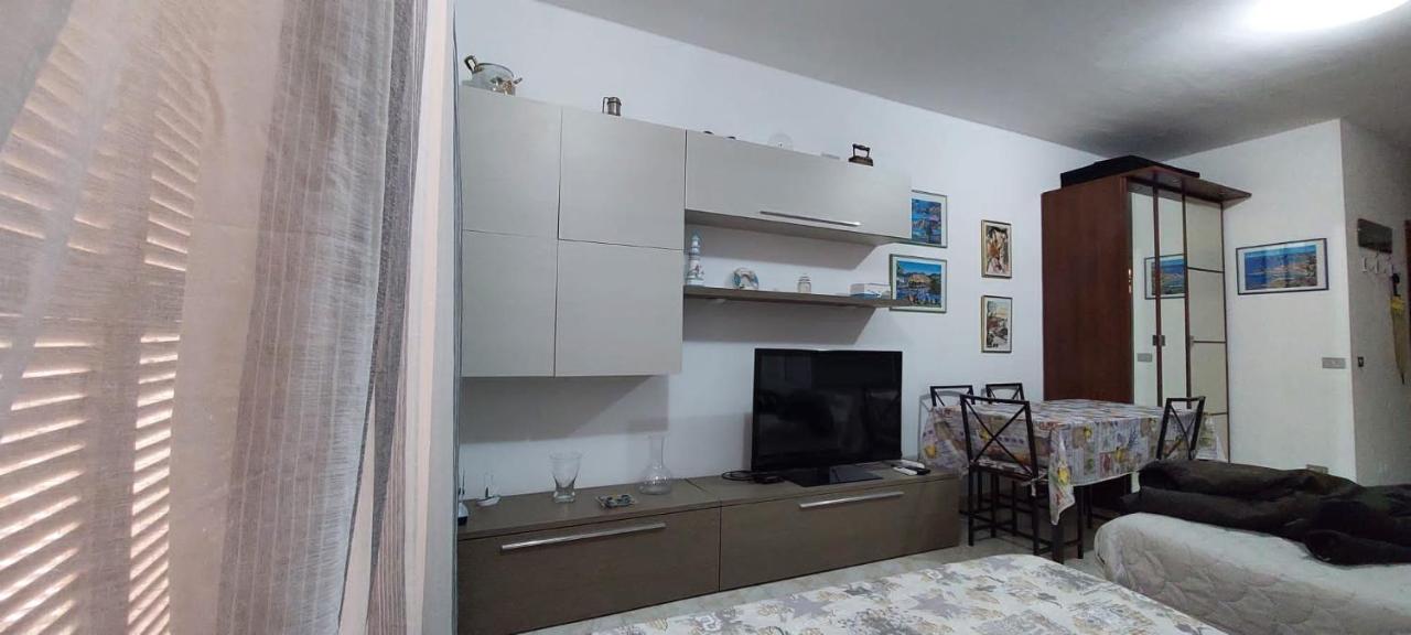 Apartmán Ampio Monolocale Con Terrazzo - A 2 Passi Dal Mare Latte Exteriér fotografie