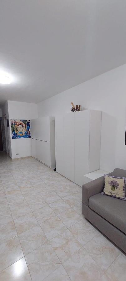 Apartmán Ampio Monolocale Con Terrazzo - A 2 Passi Dal Mare Latte Exteriér fotografie